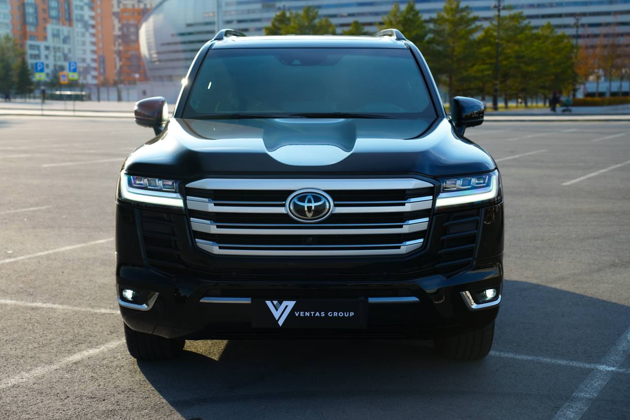 Toyota Land Cruiser 300